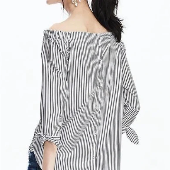 Banana Republic off the shoulder to. Small - Picture 2 of 6